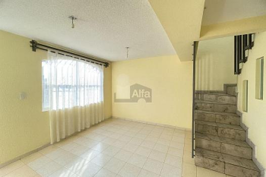 Casa de 2 recámaras en venta en Fracc. Campo Real, Toluca. Cerca de Av. Tollocan